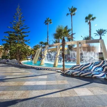 Avec Piscine Holiday home